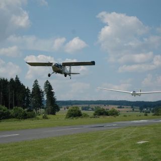 Segelflieger im Schlepp - Segelflugzentrum Ottengrüner Heide e.V. in der ErlebnisRegion Fichtelgebirge